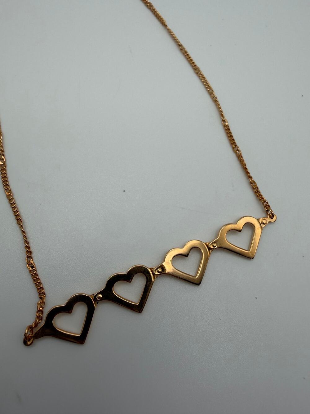 VTG SIGNED AVON GOLD TONE CONNECTED OPEN HEARTS CHAIN NECKLACE